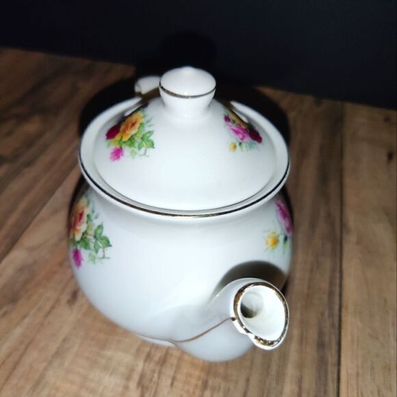 Sadler Windsor Multi Color Floral Design Small Teapot Made in England 5'in Tall - Picture 5 of 9